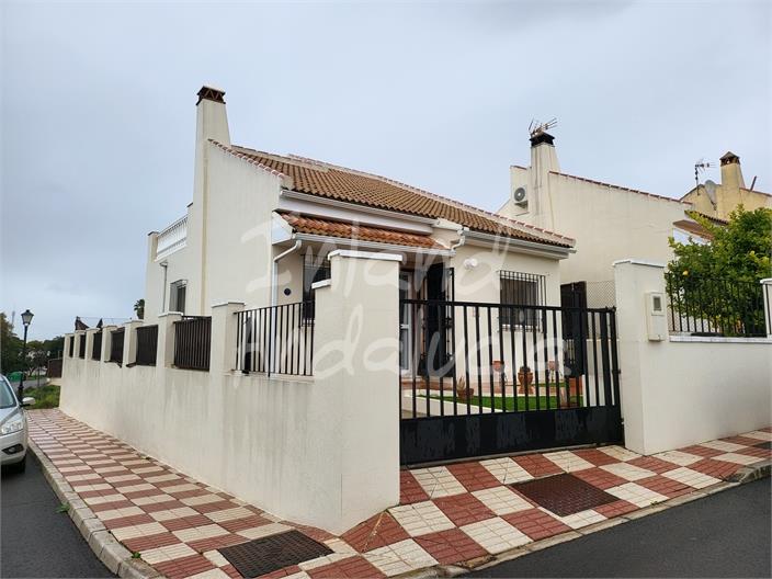 Villa in Fuente de Piedra - view 1